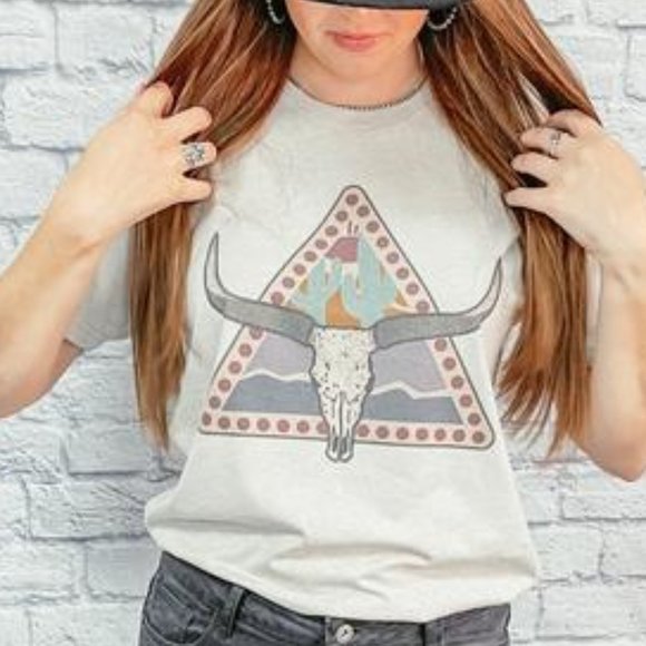 TRIANGLE BULL Handmade Graphic Tee - Picture 4 of 4